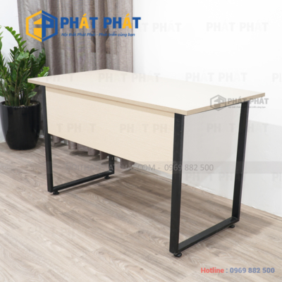 Bàn văn phòng có yếm chân sắt tại Phát Phát
